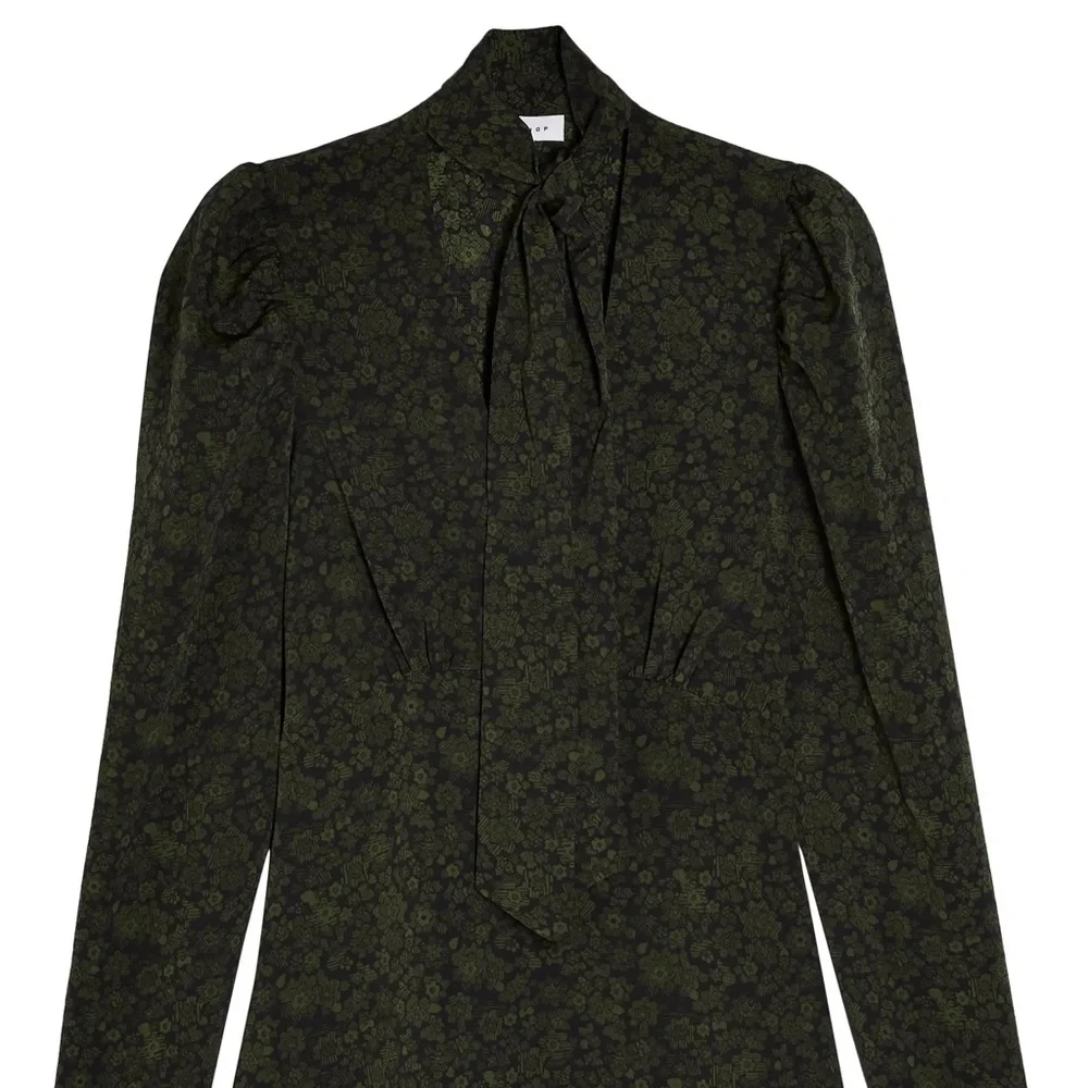 Floral Print Long Sleeve Minidress
TOPSHOP Size 8 - Never worn - Picture 2 of 9